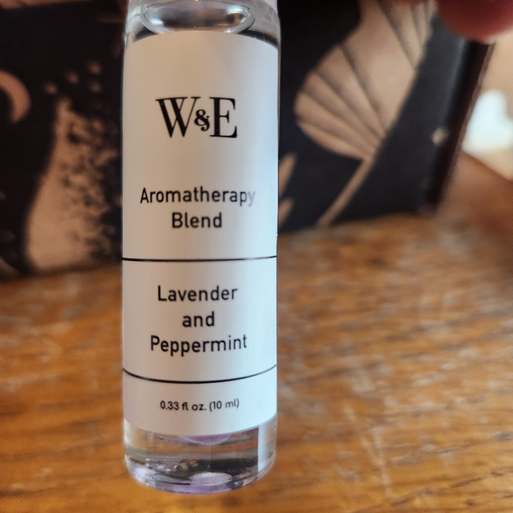 Crystal Infused Smudge Spray & Aromatherapy Roller, and Jade Scalp Massager Gift - Picture 9 of 10